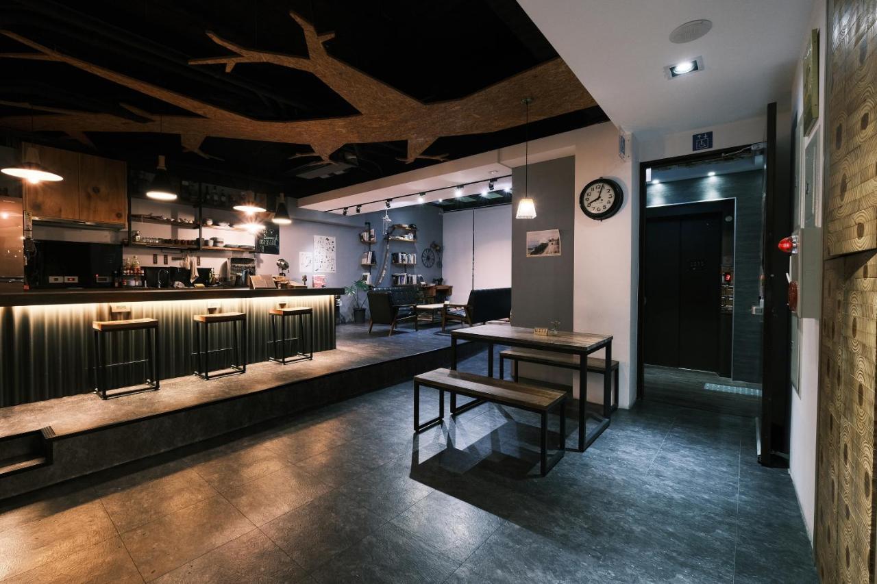 Journey Hostel Tainan Buitenkant foto