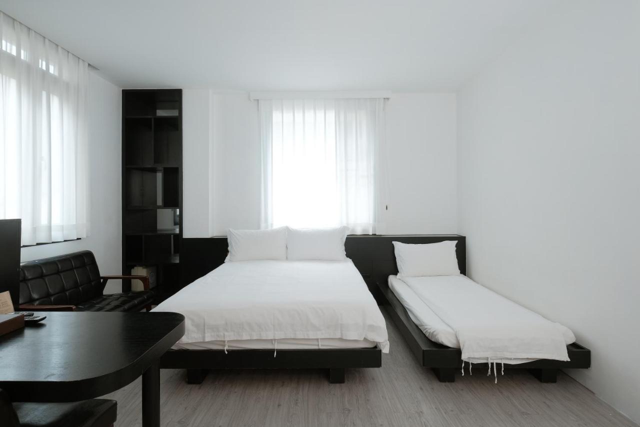 Journey Hostel Tainan Buitenkant foto